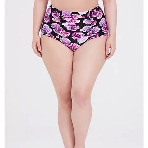 Torrid size 6 wireless tankini top and bottoms